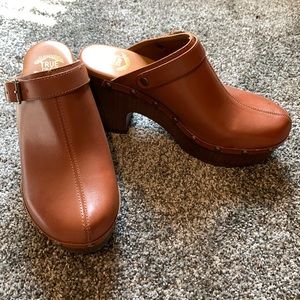 True Craft Clogs